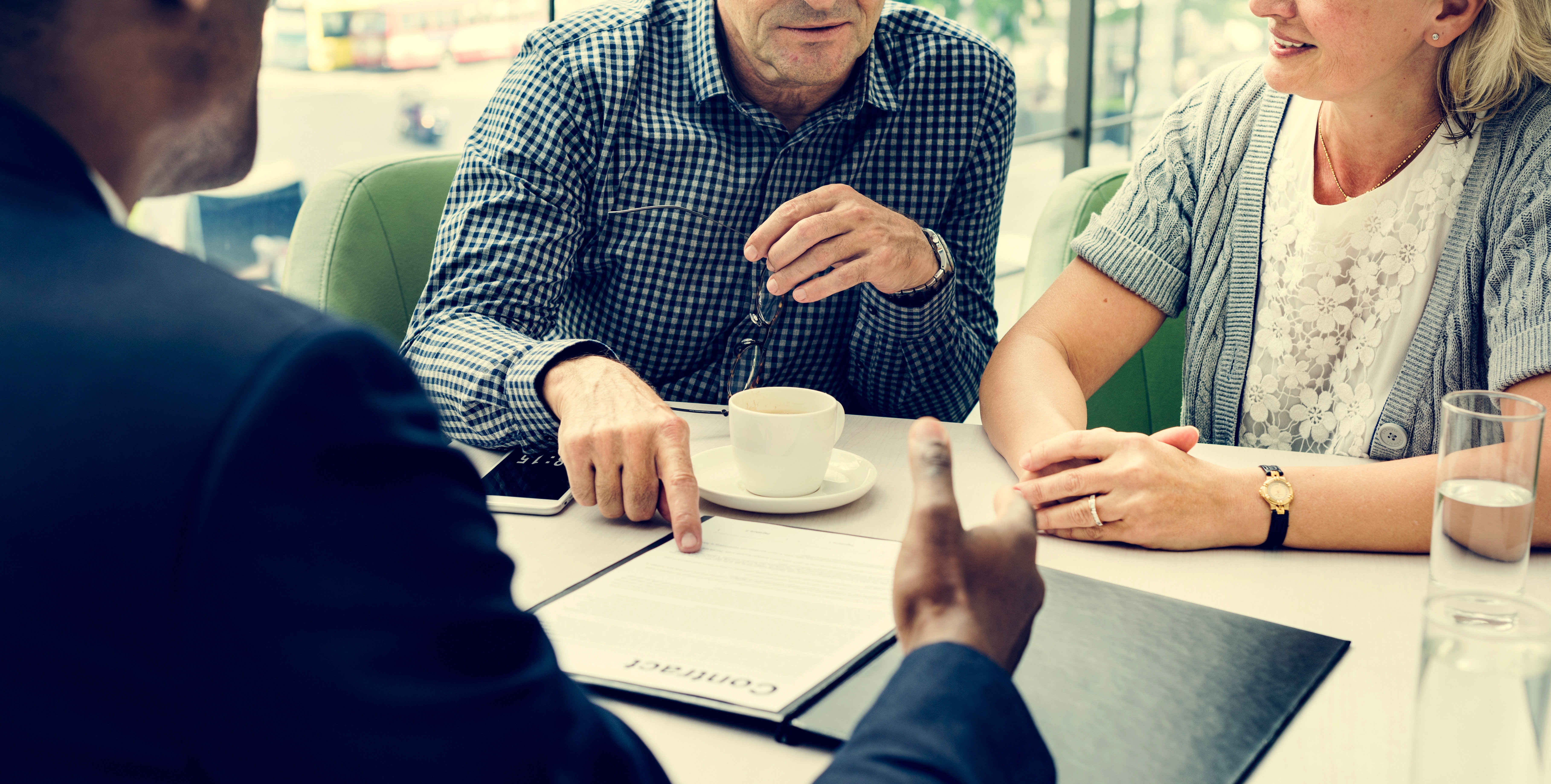 business-discussion-talking-deal-concept-P493TV6
