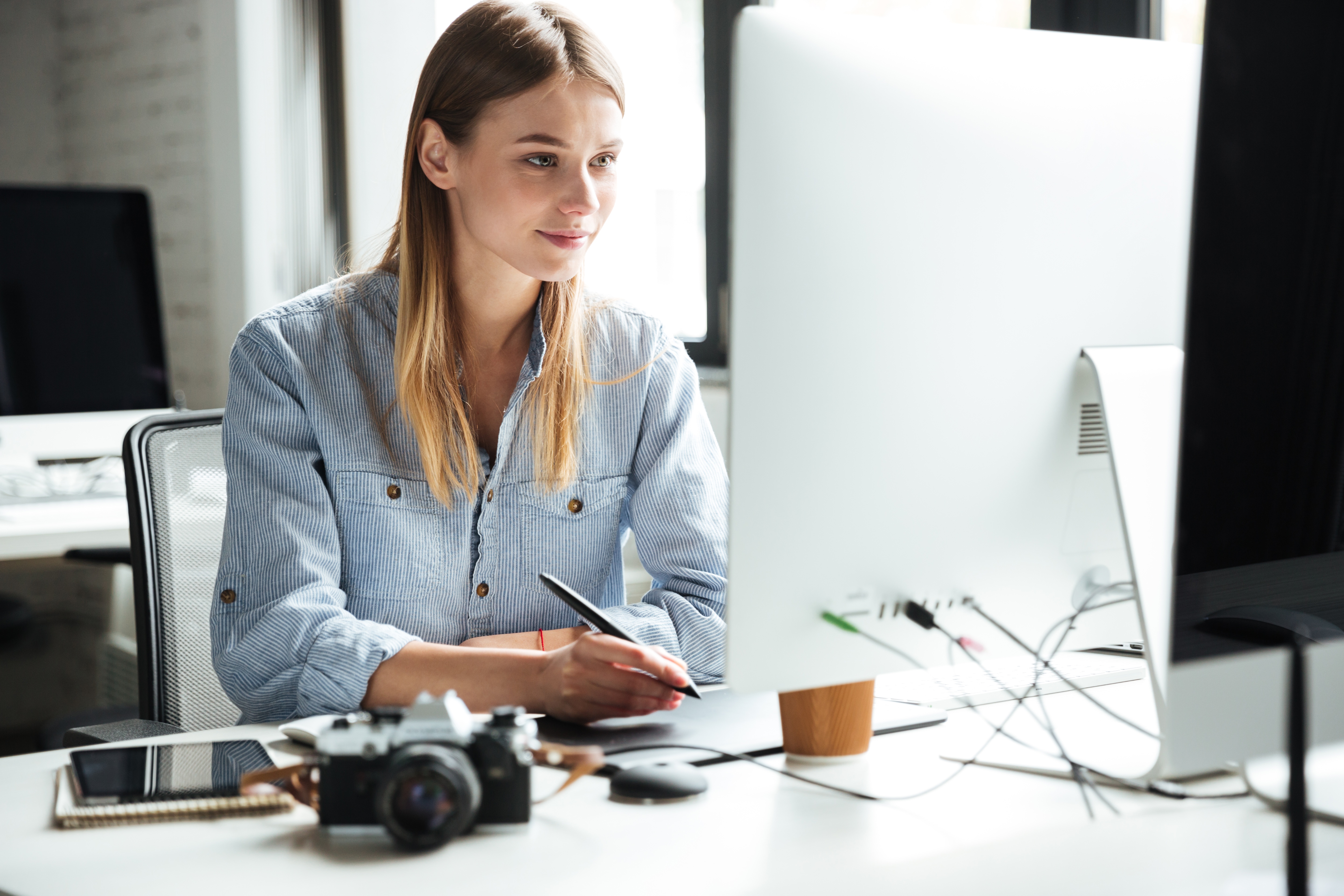 cheerful-young-woman-work-in-office-using-P5R8HHG
