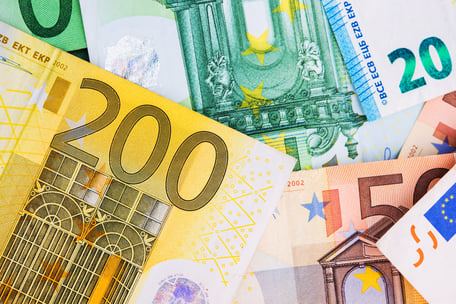 euro-money-banknotes-PV4GD7E.jpg